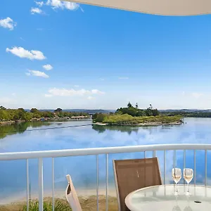 https://reflections-holiday-apartments-maroochydore.hotelssunshinecoast.net