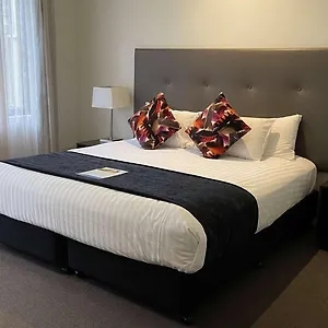 https://wyndham-outram-perth.hotelsperth.org